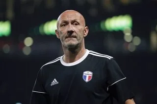 QU’A FAIT FABIEN BARTHEZ DEPUIS SA RETRAITE EN 2008 AVANT DE DEVENIR L’ENTRAÎNEUR DES GARDIENS DE L’ÉQUIPE DE FRANCE ?
