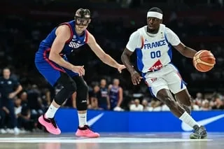 BASKET. « EN NBA, IL Y A EU DES OUVERTURES… » : LE MENEUR DES BLEUS SYLVAIN FRANCISCO ÉVOQUE SON DÉPART AU PANATHINAÏKOS