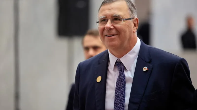 DE L’IRAK À LA MÉDITERRANÉE SANS PASSER PAR LE PROBLÉMATIQUE DÉTROIT D’ORMUZ: LE PATRON DE TOTALENERGIES VOIT LA SYRIE COMME UNE « ROUTE ALTERNATIVE » POUR LE PÉTROLE