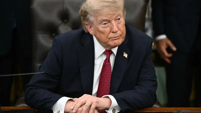 « ILS ONT ÉTÉ TRÈS IRRESPECTUEUX ENVERS LA FAMILLE ROYALE »: DONALD TRUMP EST « HEUREUX » DU DÉPART DU PRINCE HARRY ET DE SON ÉPOUSE MEGHAN DES ÉTATS-UNIS