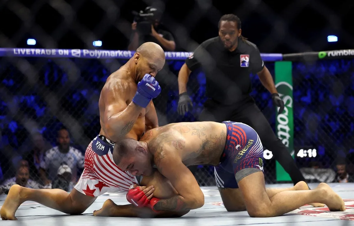 UFC MAISON-BLANCHE : CIRYL GANE FOUDROIE ALEX PEREIRA ET DÉCROCHE LA CEINTURE INTÉRIMAIRE DES POIDS LOURDS