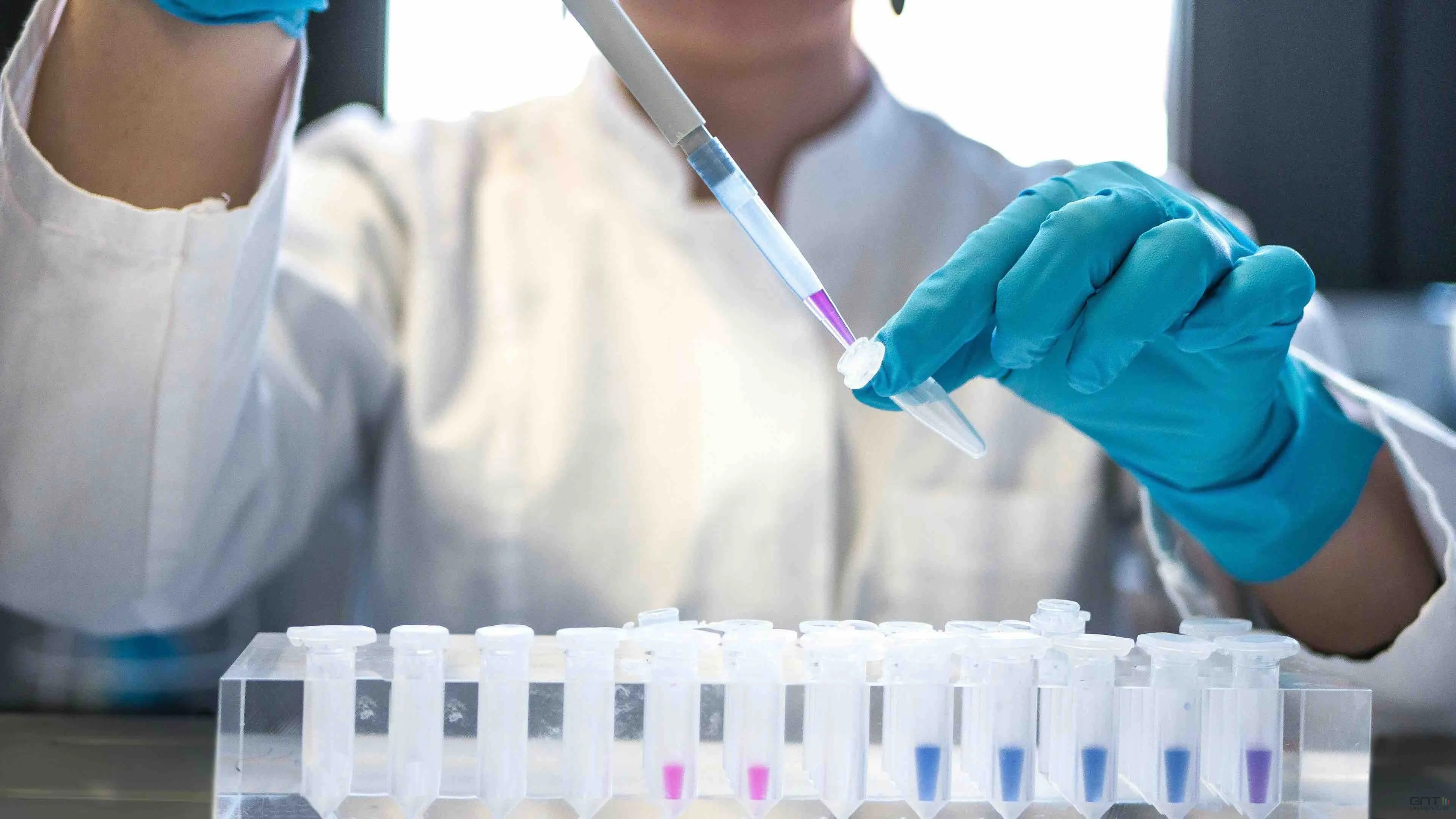 COMMENT L’IA FABRIQUE-T-ELLE CES NOUVELLES ARMES CELLULAIRES ?