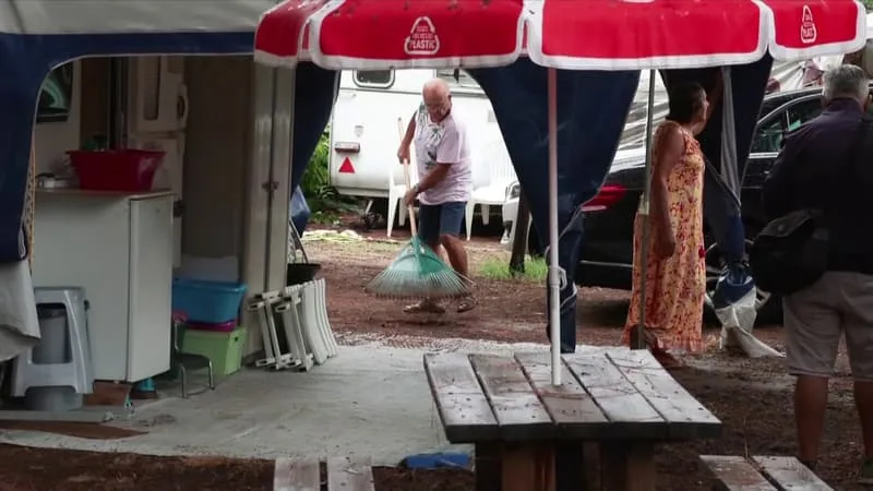 « J’AI PRIS MON CHAT ET JE SUIS PARTIE »: 200 RÉSIDENTS D’UN CAMPING ÉVACUÉS DANS LA NUIT EN RAISON DES ORAGES DANS LES ALPES-MARITIMES