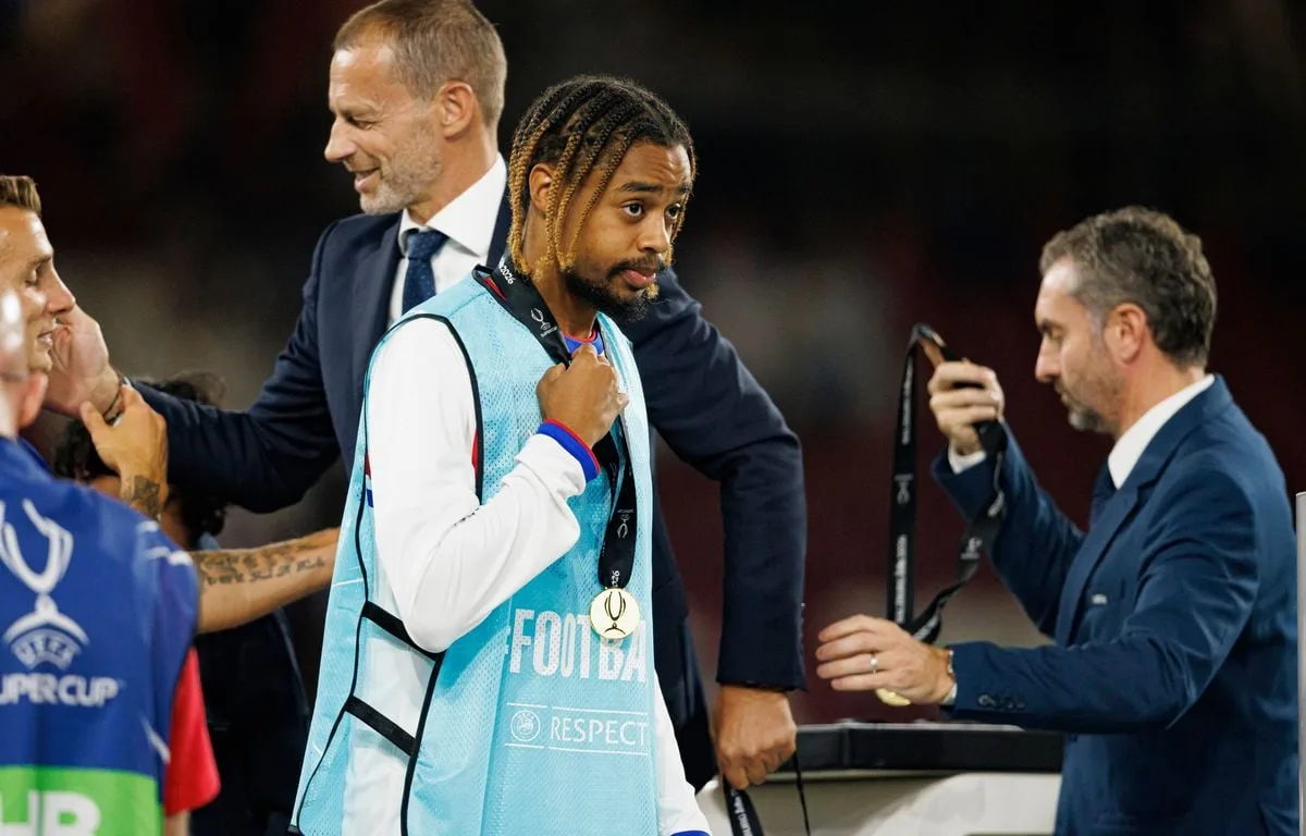 MERCATO PSG : BARCOLA VA RESTER À L’ÉCART DU GROUPE EN ATTENDANT DÉSESPÉRÉMENT SON TRANSFERT À LIVERPOOL