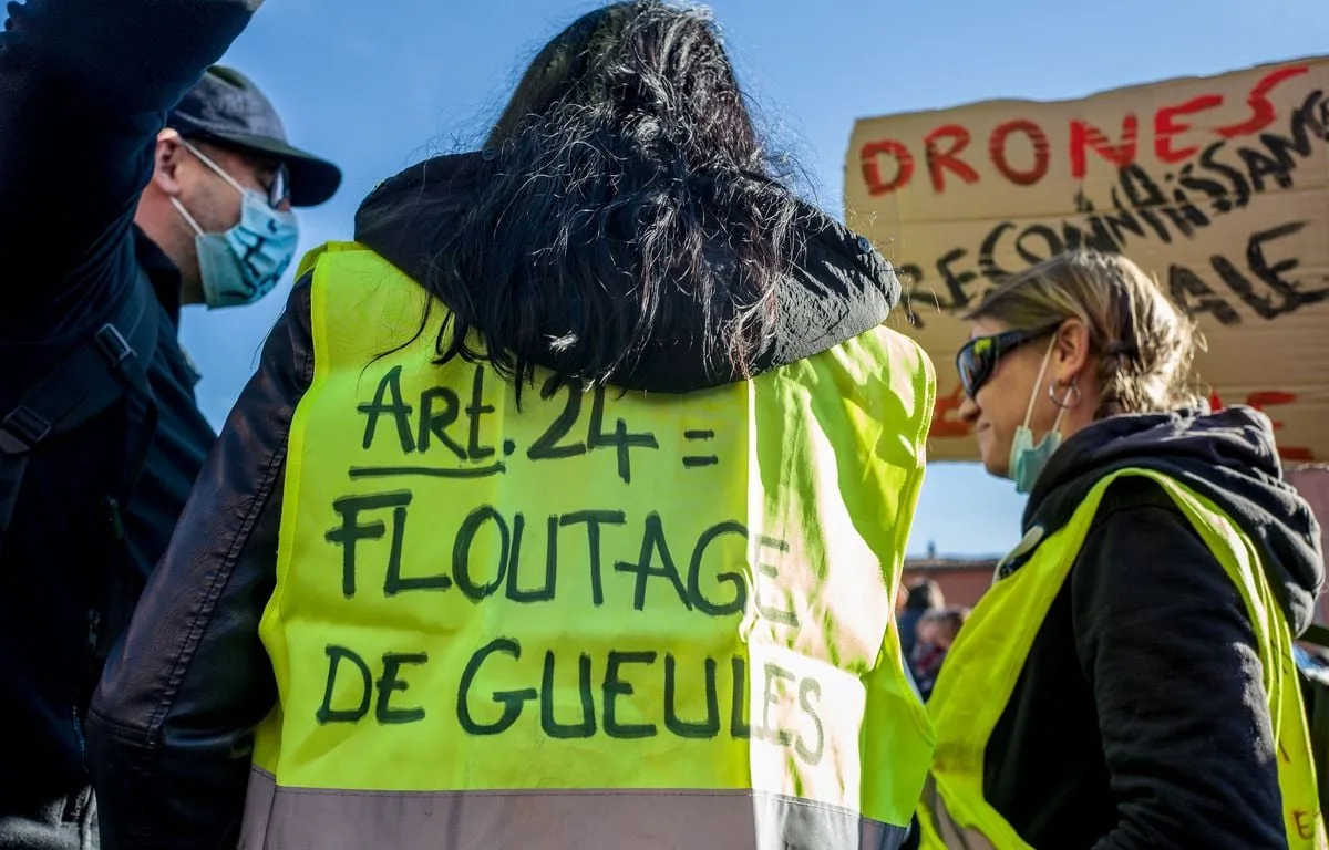 RAOUL VANEIGEM, PENSEUR DE L’ABOLITION DE LA SOCIÉTÉ MARCHANDE, DE MAI 1968 AUX « GILETS JAUNES », EST MORT À 92 ANS