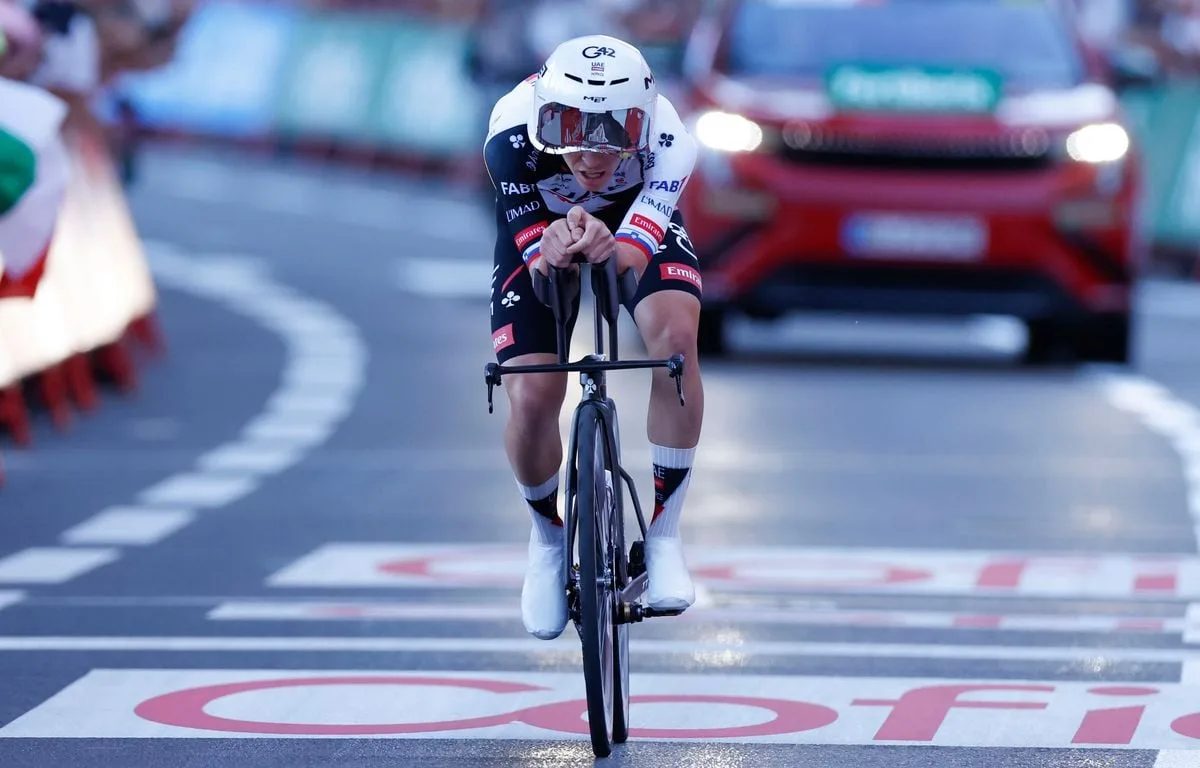 VUELTA 2026 : TADEJ POGACAR REMPORTE LE PROLOGUE POUR NEUF CENTIÈMES ET PREND DÉJÀ LES COMMANDES