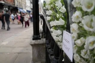 PLAGIAT, RACISME, HARCÈLEMENT… CE QUE L’ON SAIT DE LA MORT DE JASON ARDAY, ANCIEN PROFESSEUR DE CAMBRIDGE