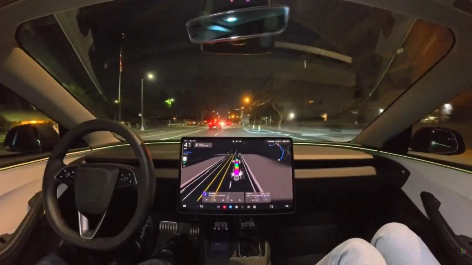 40 000 KM SANS TOUCHER LE VOLANT : L’INCROYABLE RECORD TESLA QUI INQUIÈTE