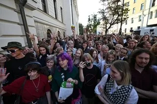 LE PARTI ANTIGUERRE YABLOKO SÉDUIT DE PLUS EN PLUS DE JEUNES RUSSES
