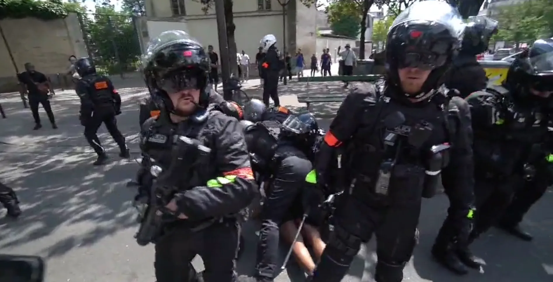 VIOLENCES POLICIÈRES EN FRANCE : UN PROCÈS QUI SE DOIT D’ÊTRE EXEMPLAIRE POUR LA PROTECTION DES JOURNALISTES
