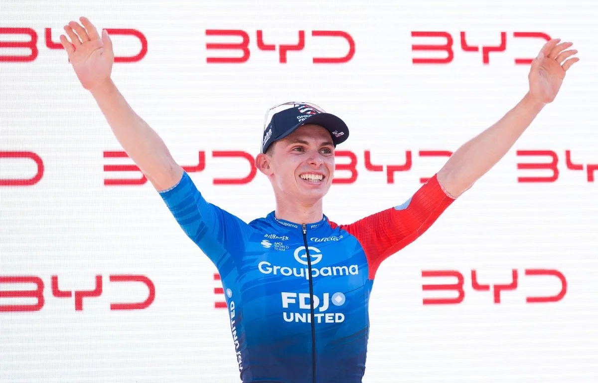 « FAIRE LE TOUR AVEC CE MAILLOT BLEU-BLANC-ROUGE, C’EST ENCORE PLUS FOU… » ROMAIN GRÉGOIRE SUR UN NUAGE APRÈS SON TITRE