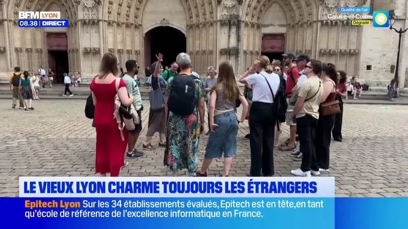 LE QUARTIER DU VIEUX-LYON ATTIRE TOUJOURS AUTANT LES VISITEURS DURANT LA PÉRIODE ESTIVALE.