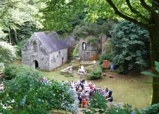 « NOUS SOMMES DÉMUNIS » : MALGRÉ DES INCIVILITÉS À RÉPÉTITION, LE PARDON DE CETTE PETITE COMMUNE BRETONNE AURA BIEN LIEU