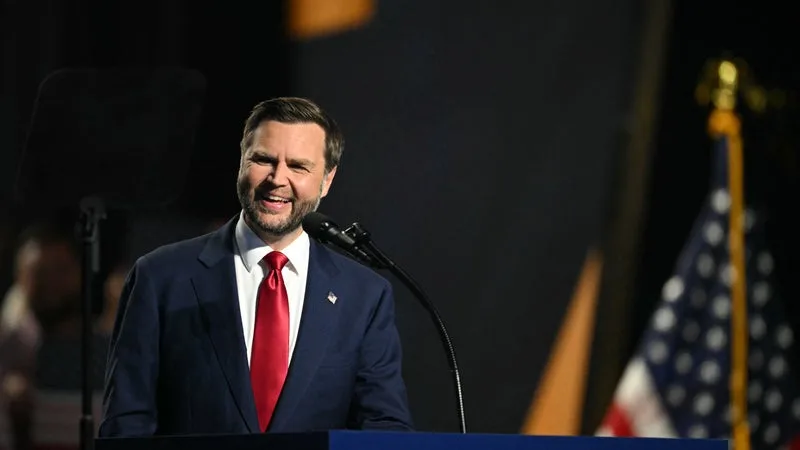 « UNE BANDE DE DINGUES »: À DALLAS, JD VANCE TRAITE LES DÉMOCRATES DE « PARTI DE LA HAINE » QUI « DÉTESTE L’AMÉRIQUE »