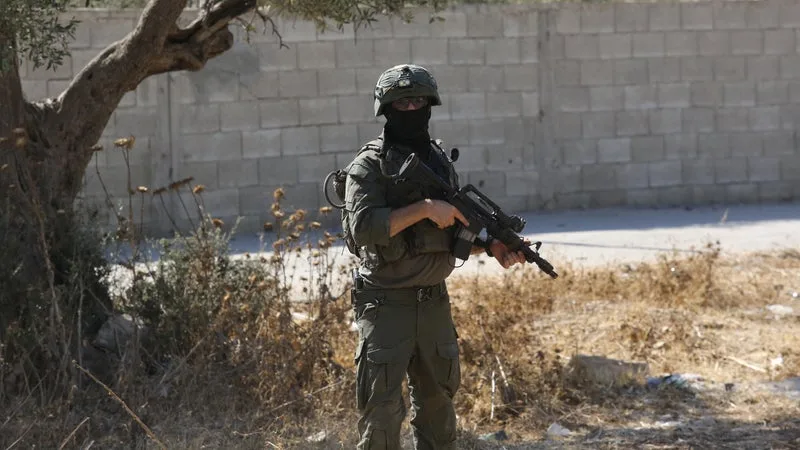 MAIRE FRANÇAIS AGRESSÉ EN CISJORDANIE: LA POLICE ISRAÉLIENNE ANNONCE DIX ARRESTATIONS APRÈS L’ATTAQUE D’UN CONVOI DIPLOMATIQUE EUROPÉEN PAR DES COLONS