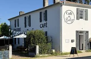 « IL Y A URGENCE » : L’IDÉE ORIGINALE D’UN PATRON POUR SAUVER SON CAFÉ, SEUL COMMERCE DU VILLAGE