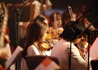 « UNE BOUFFÉE D’OXYGÈNE À DEUX » : AU CHU DE CLERMONT-FERRAND, DES CONCERTS SONT PRESCRITS SUR ORDONNANCE