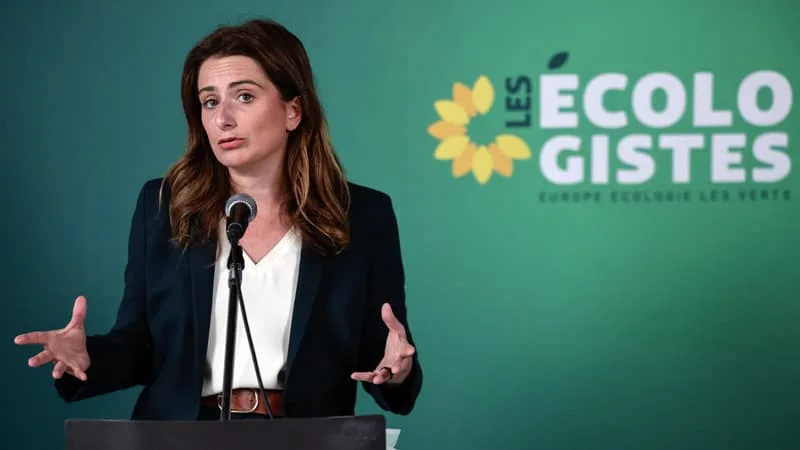 « PERSONNE NE DEVRAIT RISQUER SA SANTÉ SIMPLEMENT POUR ALLER AU TRAVAIL »: FACE AUX CANICULES QUI SE RÉPÈTENT, LES ÉCOLOGISTES LANCENT UNE PÉTITION POUR RÉCLAMER UN CONGÉ CLIMATIQUE DE 5 JOURS PAR AN