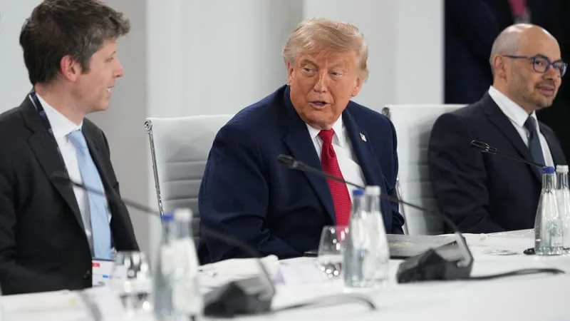 DONALD TRUMP AURAIT PRIS DE NOUVELLES MESURES POUR DAVANTAGE CONTRÔLER LES IA AMÉRICAINES DE POINTE, LA CHINE ANNONCE, ELLE, TALONNER LES ETATS-UNIS AVEC SES DERNIERS MODÈLES