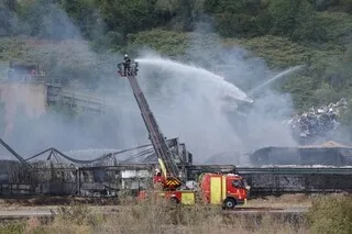 INCENDIE EN MOSELLE DANS UN SITE CLASSÉ SEVESO, LES HABITANTS DÉCONFINÉS : CE QUE L’ON SAIT SUR LE FEU