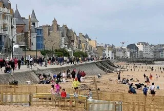 TÉMOIGNAGES. VOUS FAITES PARTIE DE CES FRANÇAIS QUI NE PARTENT PAS EN VACANCES ? RACONTEZ-NOUS COMMENT VOUS LE VIVEZ