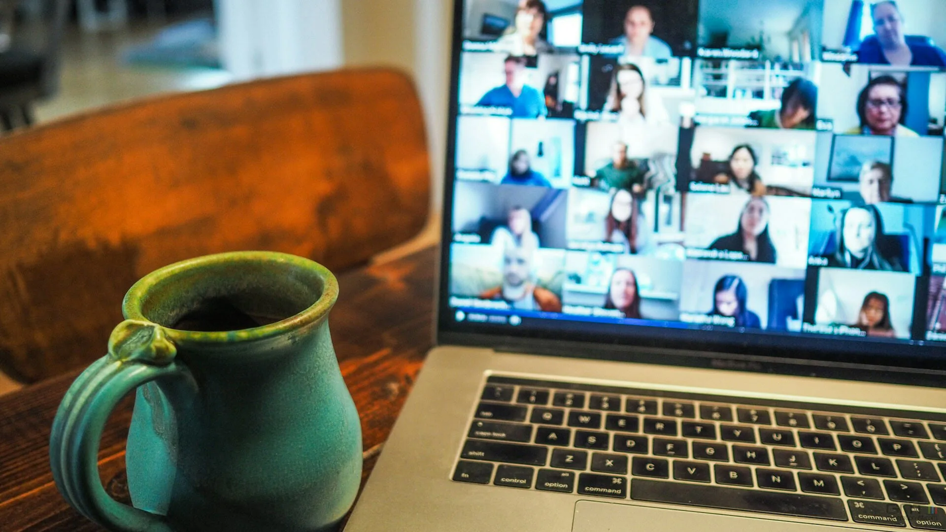 COMMENT CONSTRUIRE UN FLUX DE TRAVAIL DOCUMENTAIRE SÉCURISÉ POUR DES ÉQUIPES ENTIÈREMENT À DISTANCE