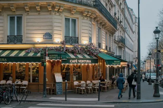 CES RÈGLES DE VIE TRÈS FRANÇAISES QUE J’AI ADOPTÉES APRÈS AVOIR VÉCU À PARIS