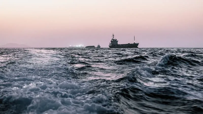 L’IRAN MENACE DE SAISIR LES NAVIRES QUI NE RESPECTENT SES RÈGLES POUR TRAVERSER LE DÉTROIT D’ORMUZ