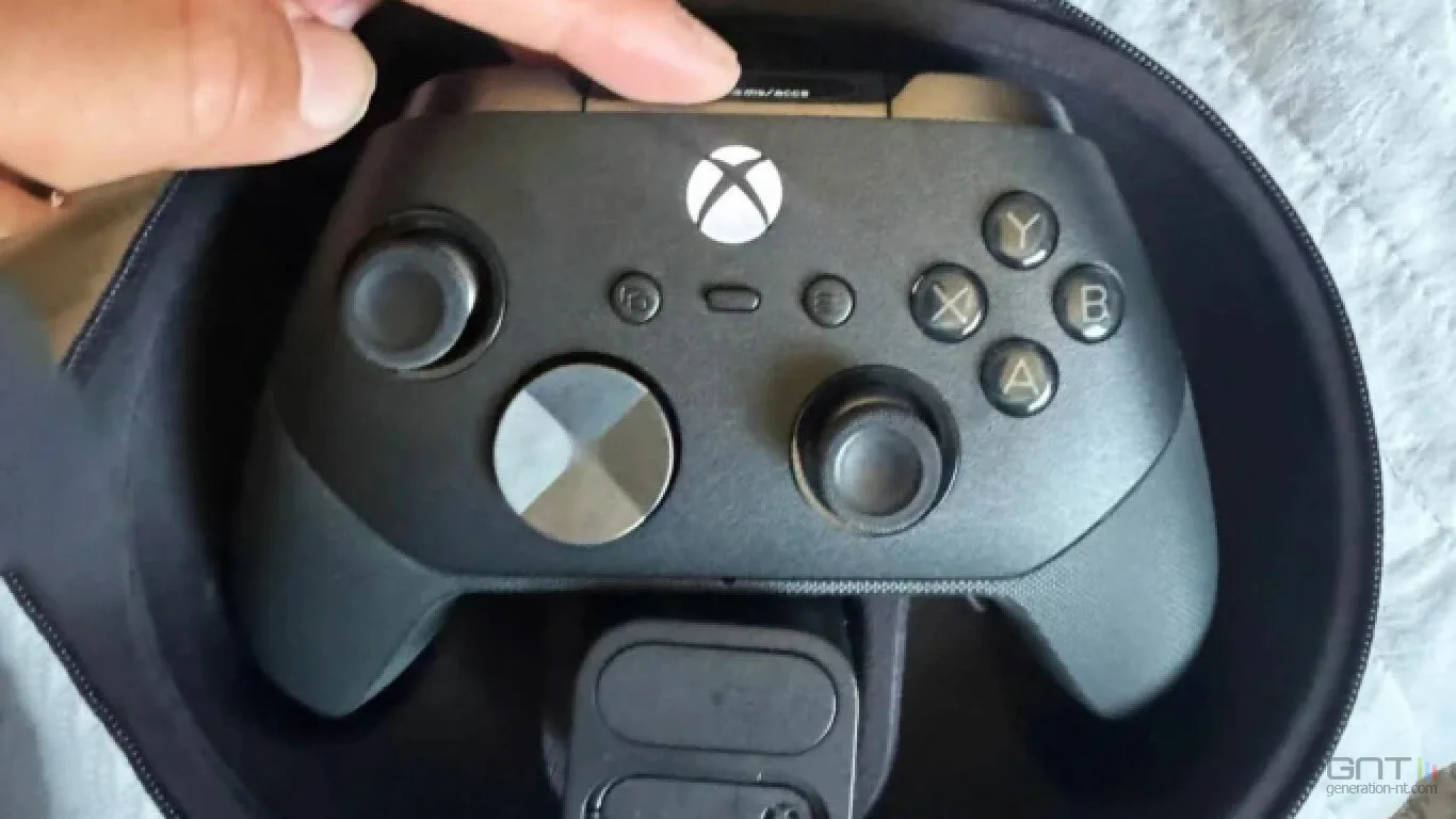 LA XBOX ELITE SERIES 3 DÉJÀ DANS LA NATURE : UN PROTOTYPE ACHETÉ 200 DOLLARS RÉVÈLE TOUT