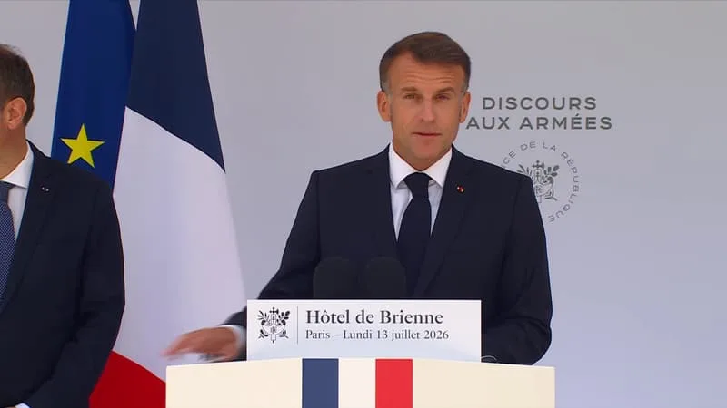 EMMANUEL MACRON AFFIRME QUE LA FRANCE EST PRÊTE À DÉFENDRE « LA LIBERTÉ ET LE DROIT », « AU PRIX DU SANG S’IL LE FAUT »
