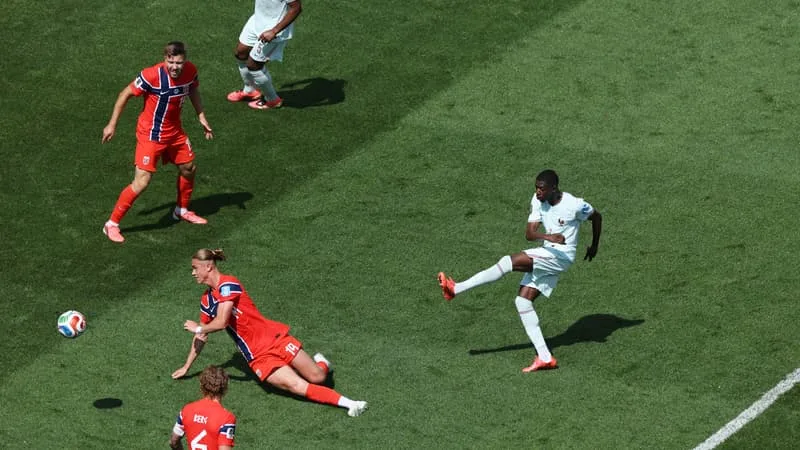 LE GAZON A ÉTÉ FOURNI PAR LA PÉPITE TRICOLORE TARKETT: À BOSTON, LES BLEUS VONT JOUER CONTRE LE MAROC SUR UNE PELOUSE FRANÇAISE