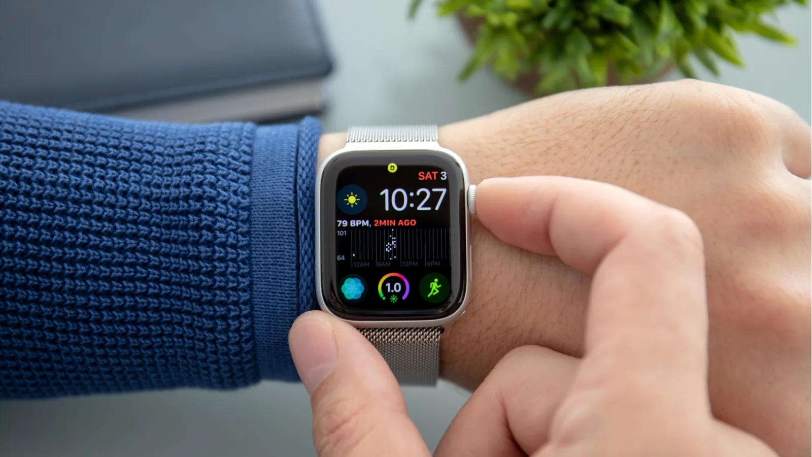 AVEC L’APPLE WATCH SERIES 12 : LE GRAND RETOUR D’UN MATÉRIAU ICONIQUE ?
