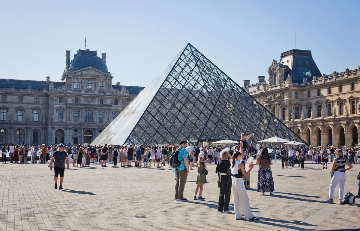 VOUS AVEZ PRÉVU DE VOUS CALER À LA FRAÎCHE DEVANT « LA JOCONDE » ? ATTENTION, CERTAINS MUSÉES ONT MODIFIÉ LEURS HORAIRES