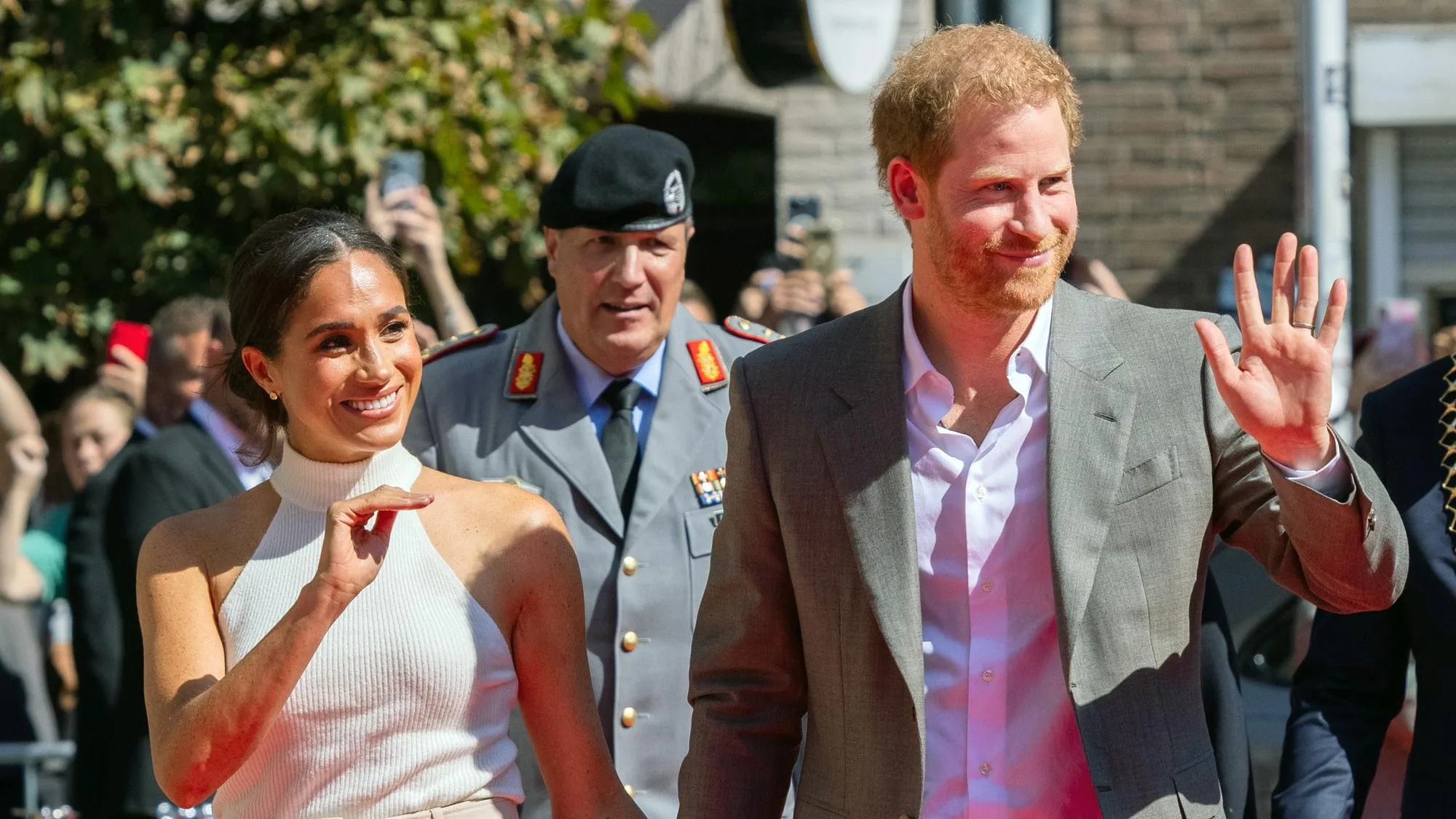 HARRY ET MEGHAN FACE À L’INSOLUBLE PROBLÈME DE LEUR PLACE DANS LA FAMILLE ROYALE