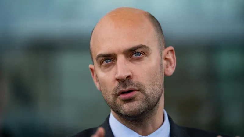 GUERRE AU MOYEN-ORIENT: JEAN-NOËL BARROT APPELLE À NE PAS « SURINTERPRÉTER » LE REPORT DES POURPARLERS EN SUISSE, MAIS JUGE QUE LE « PLUS DUR RESTE À FAIRE »