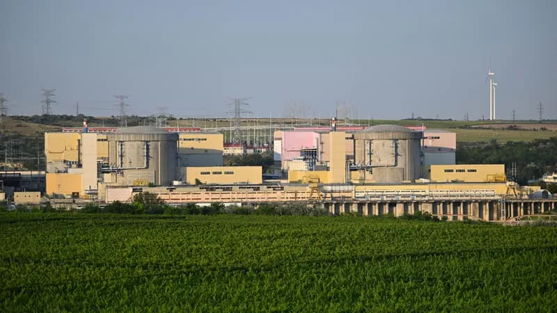 LE DÉBIT DU DANUBE EST TOMBÉ CE MARDI À UN NOUVEAU PLUS BAS HISTORIQUE: LA ROUMANIE RISQUE D’ARRÊTER SON DERNIER RÉACTEUR NUCLÉAIRE EN SERVICE