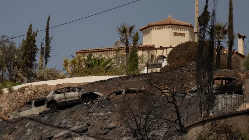 « PERSONNE N’A EU D’ALERTE OFFICIELLE »: LES AUTORITÉS ESPAGNOLES POINTÉES DU DOIGT PAR LES PROCHES DES VICTIMES DE L’INCENDIE QUI A FAIT AU MOINS 12 MORTS