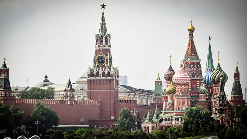 GUERRE EN UKRAINE: LE KREMLIN DIT « NE PAS EXCLURE » UNE REPRISE DES NÉGOCIATIONS ENTRE MOSCOU, KIEV ET WASHINGTON