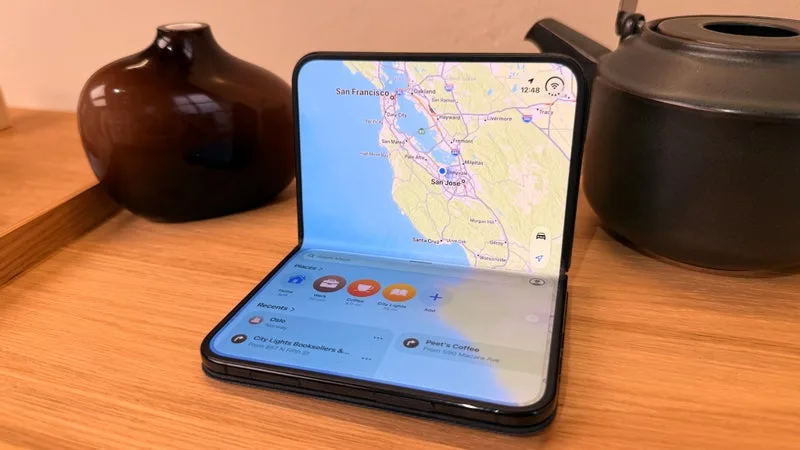 ON A TESTÉ L’IPHONE DUO: IL EST TRÈS CHER, A QUELQUES MANQUES ET CERTAINS POINTS RAGEANTS, MAIS POURTANT APPLE A RÉUSSI SON PARI SUR LE PLIANT