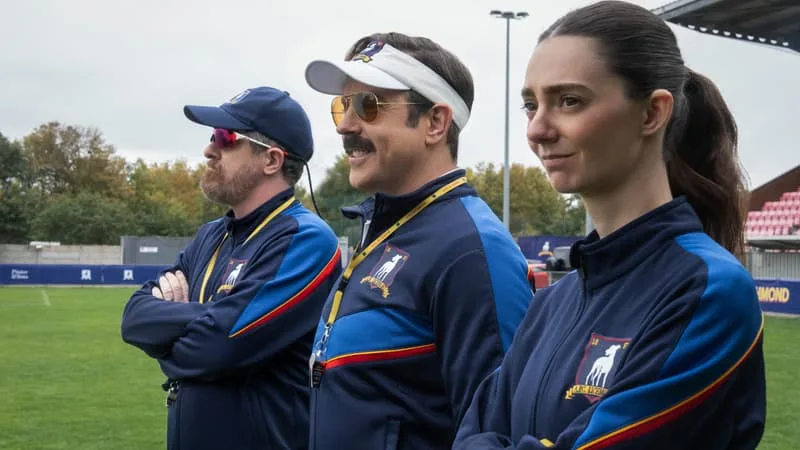 « COMME SI NOUS N’AVIONS JAMAIS ARRÊTÉ »: « TED LASSO » EST DE RETOUR, TROIS APRÈS AVOIR QUITTÉ LE TERRAIN