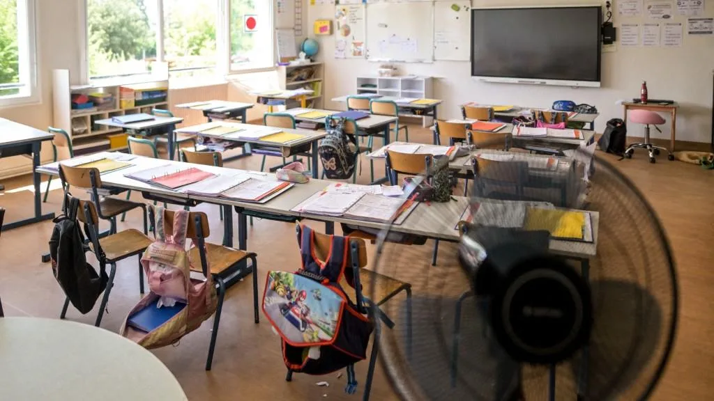 CONTRE LA CANICULE DANS LES ÉCOLES, CES PARENTS ONT RECOURS AU SYSTÈME D