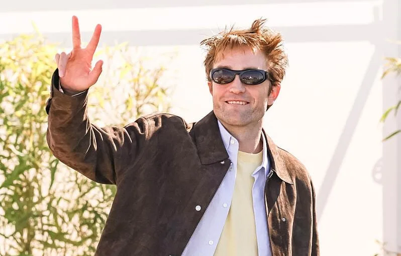 ROBERT PATTINSON A DÉPOSÉ SEPT CHANSONS À L’ÉQUIVALENT AMÉRICAIN DE LA SACEM