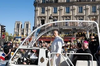 EN IMAGES. VISITE DU PAPE LÉON XIV EN FRANCE : MESSE AU STADE, FERVEUR POPULAIRE… RETOUR SUR QUATRE JOURS DE VOYAGE