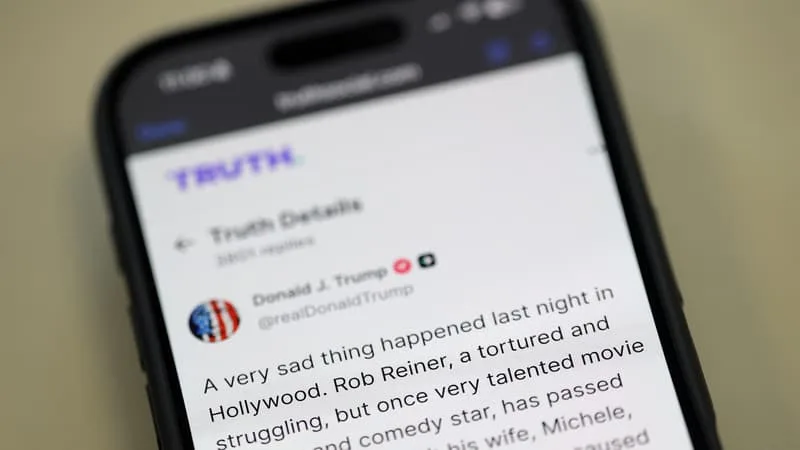 TRUTH SOCIAL, LE RÉSEAU SOCIAL CHOUCHOU DE DONALD TRUMP, SON PROPRIÉTAIRE, VA VENDRE UN ACCÈS « PRIORITAIRE » AUX PUBLICATIONS DU PRÉSIDENT AMÉRICAIN