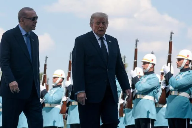 AU SOMMET DE L’OTAN À ANKARA, DONALD TRUMP TANCE TOUJOURS SES ALLIÉS, QUI “RETIENNENT LEUR SOUFFLE”