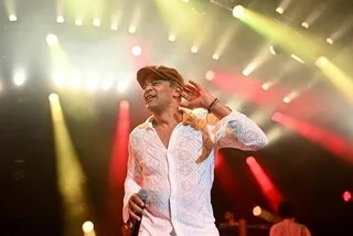 « JE ME SUIS LAISSÉ SÉDUIRE » : YANNICK NOAH RÉVÈLE AVOIR ÉTÉ VICTIME DE WHITNEY WALTON, CÉLÈBRE ARNAQUEUSE DE STARS