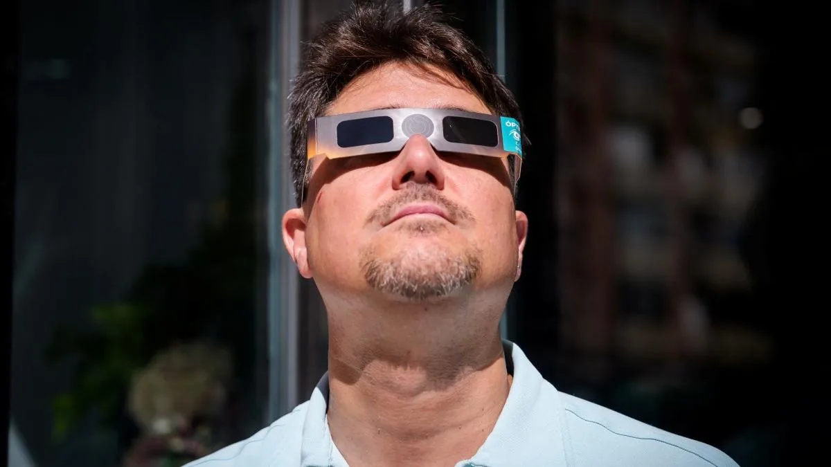 AVANT L’ÉCLIPSE SOLAIRE DU 12 AOÛT, LES PRÉCAUTIONS À AVOIR EN TÊTE POUR ACHETER SES LUNETTES
