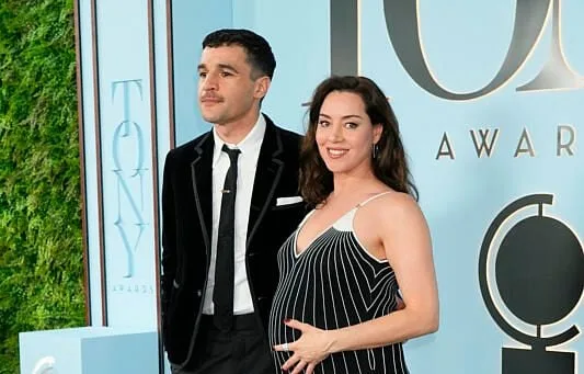 AUBREY PLAZA A ACCUEILLI SON PREMIER ENFANT AVEC SON CONJOINT, CHRISTOPHER ABBOTT