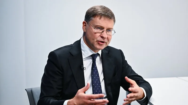 UN PROJET « AMBITIEUX VISANT À RÉDUIRE LE DÉFICIT PUBLIC »: L’UNION EUROPÉENNE APPELLE LA FRANCE À ADOPTER LE BUDGET LECORNU POUR « OFFRIR DE LA VISIBILITÉ AUX MARCHÉS »