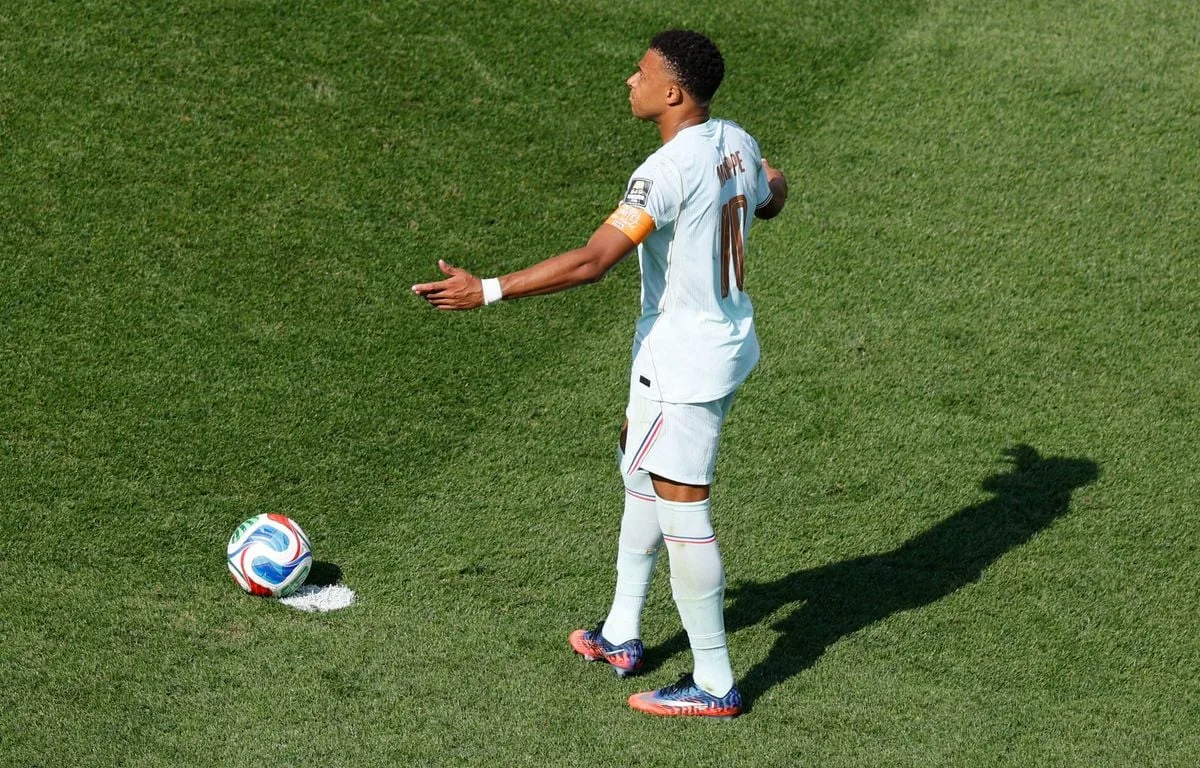 FRANCE – MAROC : « UN IMBROGLIO AVEC L’ARBITRE »… C’ÉTAIT QUOI CE BAZAR SUR LE PENALTY RATÉ DE KYLIAN MBAPPÉ ?